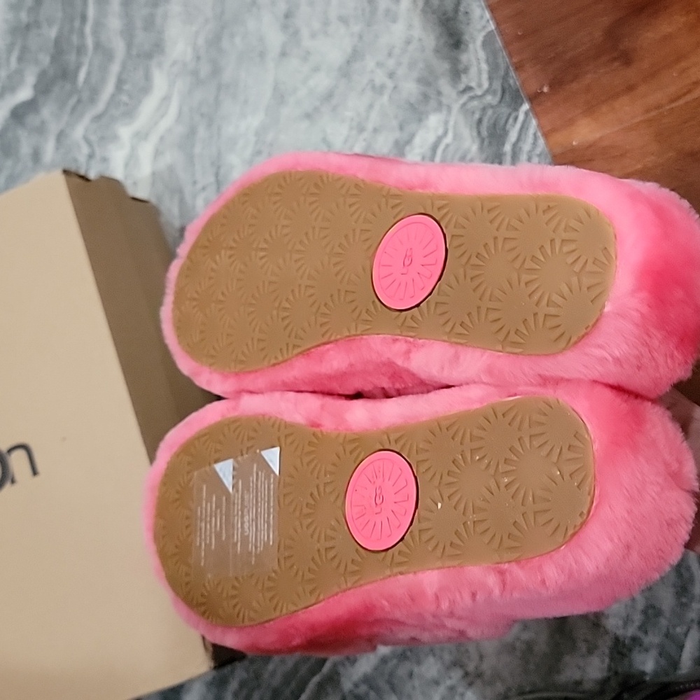 NWT Women's size 12 UGG Fuzzy Slides - Picture 5 of 5